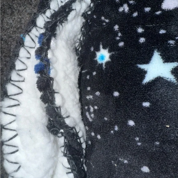 Victoria's Secret Starry Night Sherpa Blanket - Picture 4 of 4